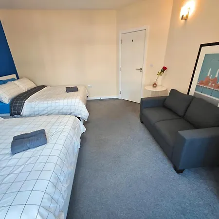 Bright And Spacious 2-Bedroom Flat Near Emirates Stadium Londen Buitenkant foto